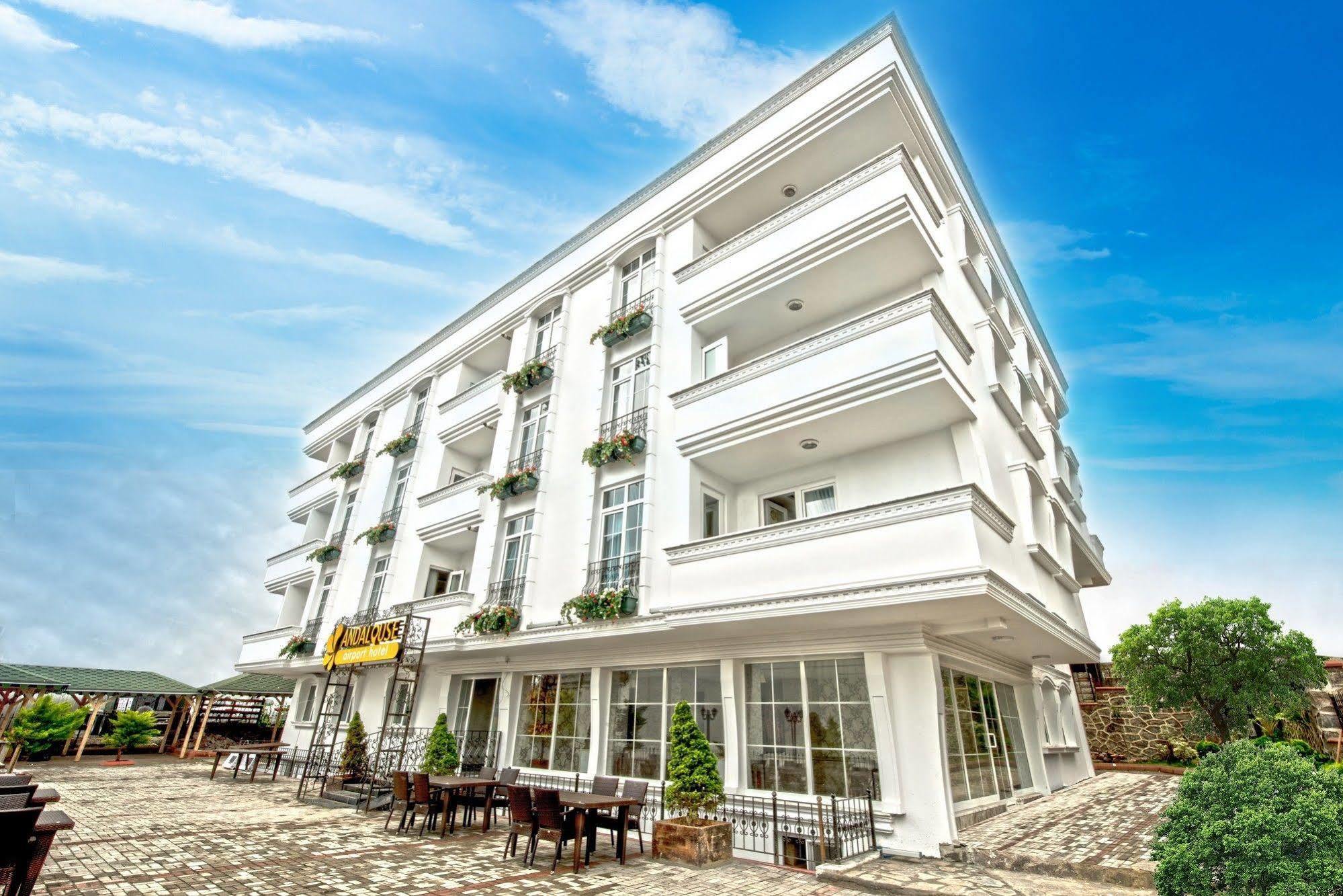 อันดาลุส สวีท โฮเต็ล Hotel ทรับซอน ภายนอก รูปภาพ