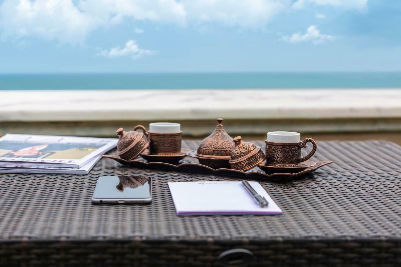 อันดาลุส สวีท โฮเต็ล Hotel ทรับซอน ภายนอก รูปภาพ